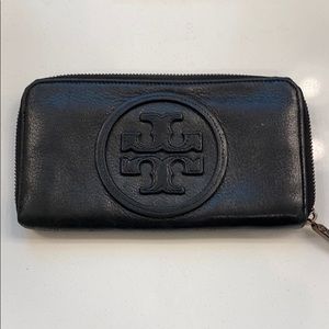 Tory burch full zip wallet - Black